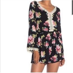 😍Nimi K Floral Black Romper size large